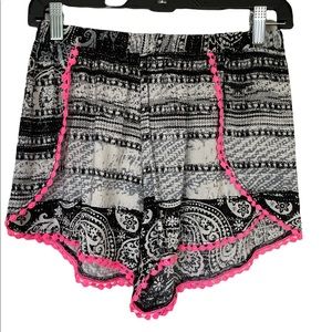 Lime N Chili Shorts. Black, White and Pink Size Medium